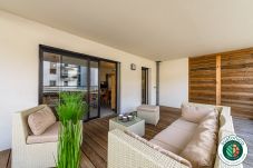 flat centre, balcony, seasonal rental, high-end concierge, holidays, hotel, annecy, summer, France, saint-jorioz