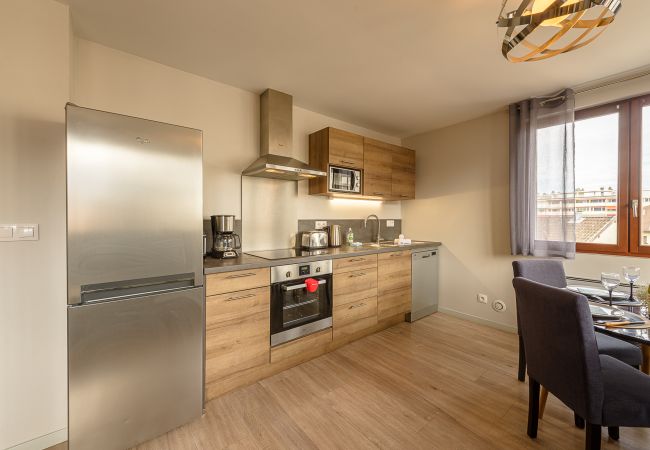 Apartment with mountain, lake and Imperial Palace views Apartment for rent near lake and center of Annecy, old town of Annecy