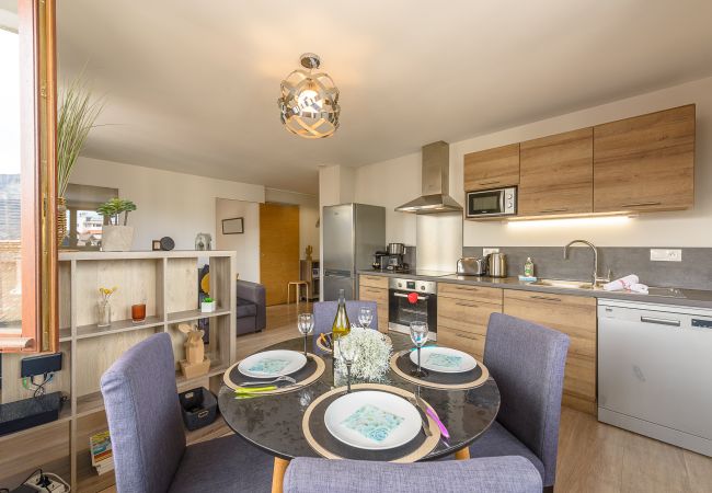luxury conciergerie Annecy Lake vacation apartment rental, apartment in airbnb, high-end concierge, rent your furnished apartment