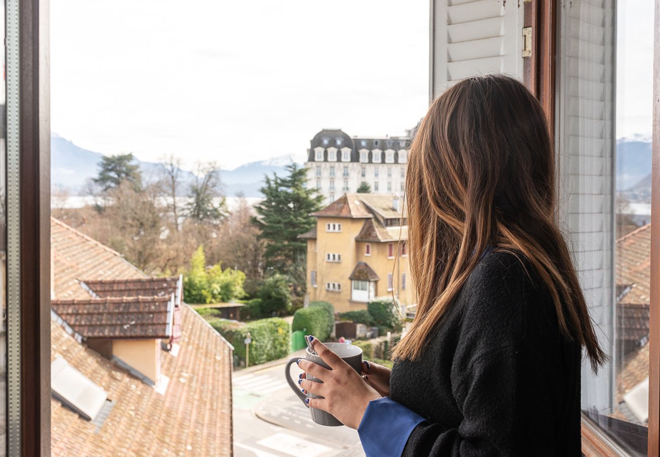 Apartment View of the mountains, Imperial and ANNECY LAKE Annecy apartment rental with mountain and lake views