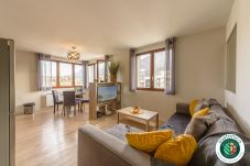 Must-do activities in Annecy: Imperial Palace Casino, hiking, water sports...