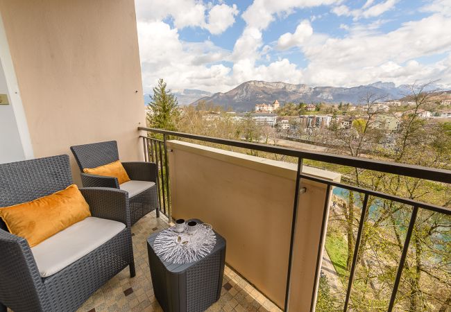 Monuments historiques annecy - The Visitation and Annecy Castle Apartment rental in Annecy center with balcony and view