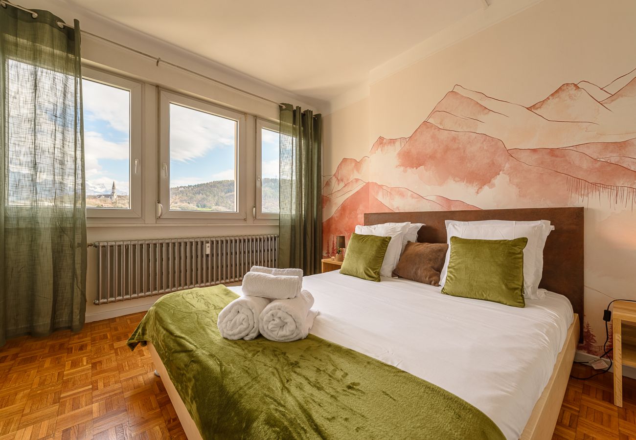 Book your stay at the Residence Annapurna in Annecy Two-bedroom apartment in the heart of the Venice of the Alps - Annecy