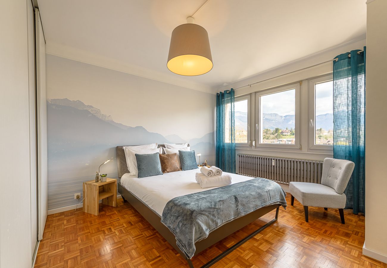 What can you do in a weekend in Annecy and the surrounding area? Must-do activities in Annecy: Annecy old town, paragliding, lake tours, bike rentals...