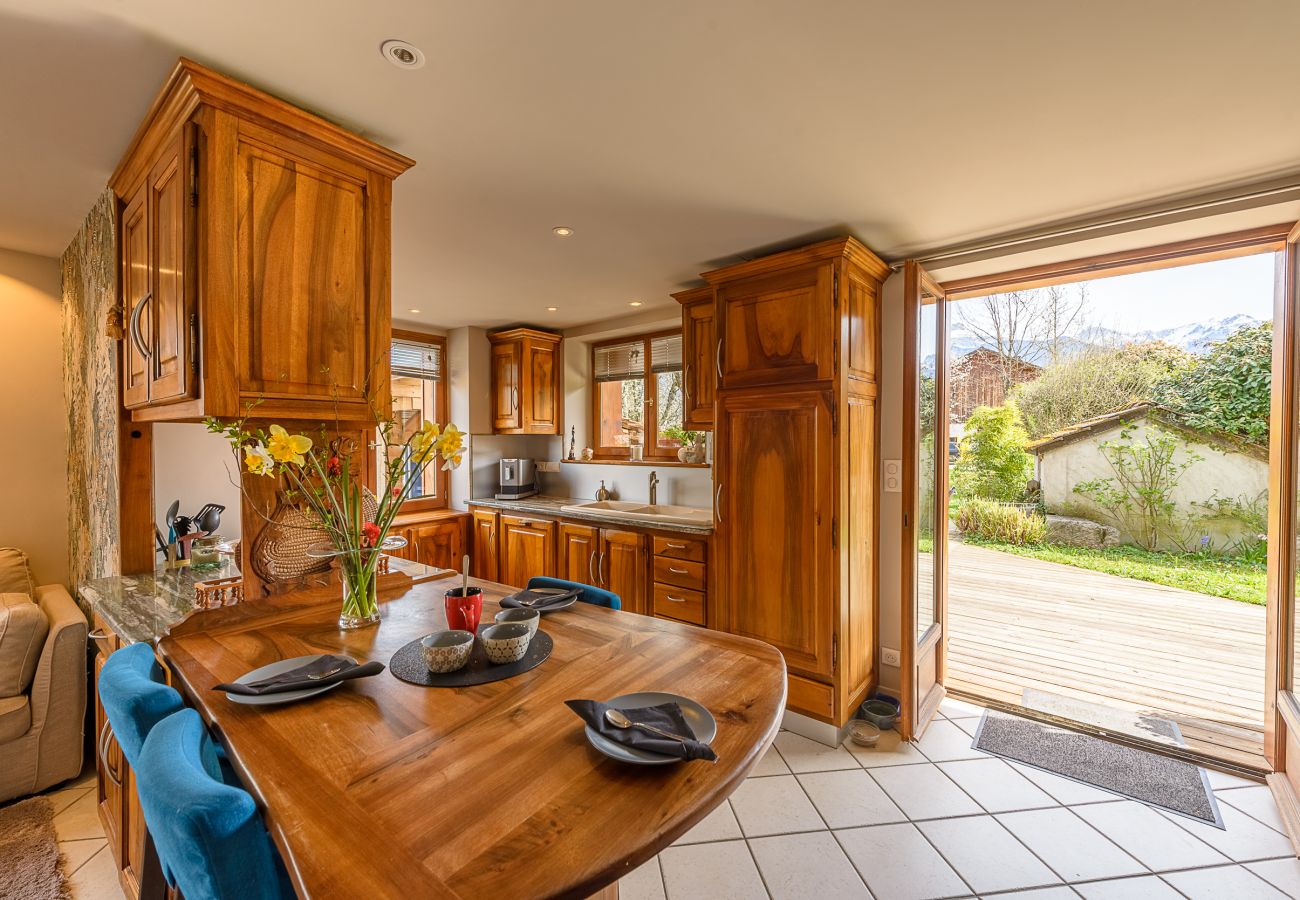 Rental house outdoor activities Saint Jorioz Rent a house on the banks of Lake Annecy for families, mountain retreats, gites to rent in the Alps, waterfront property