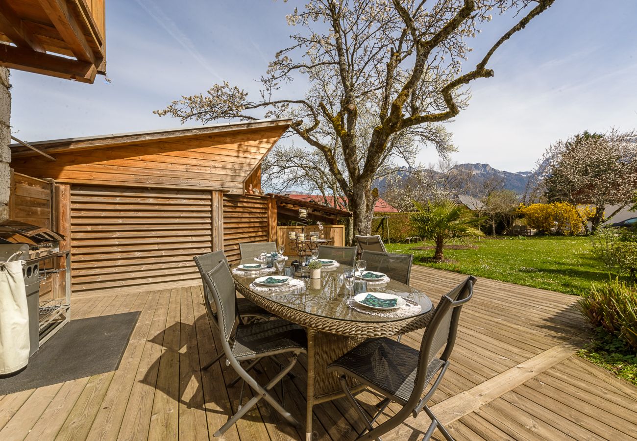 Vacation rental Saint Jorioz Rent a house on the banks of Lake Annecy for families, mountain retreats, gites to rent in the Alps, waterfront property