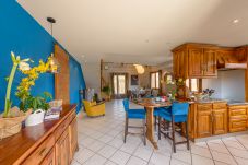 Holiday house to rent south of France, airbnb lac d'Annecy, house near the beach Saint-Jorioz, hotel Anessy