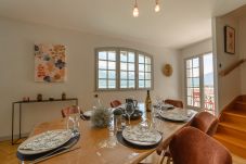 Rent a house on the banks of Lake Annecy for families, waterfront seminar, gite to rent in the Alps, waterfront house 