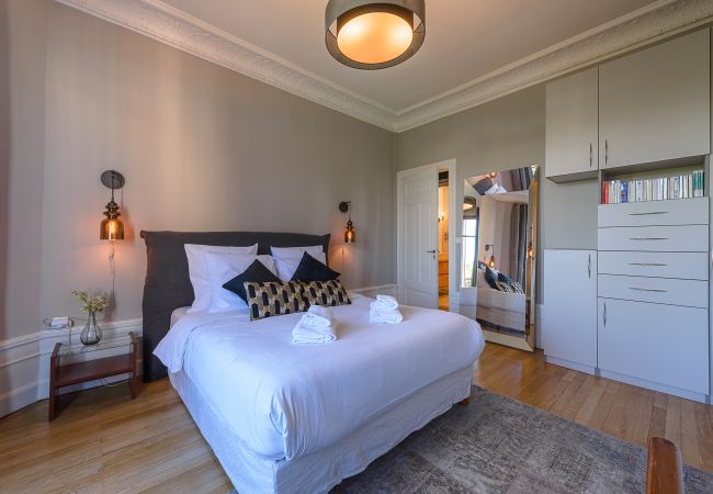 Luxury holiday rental on Lake Annessy Flat rental in Annecy city centre, accommodation to rent for 6 people, typical Annecy accommodation, French holiday