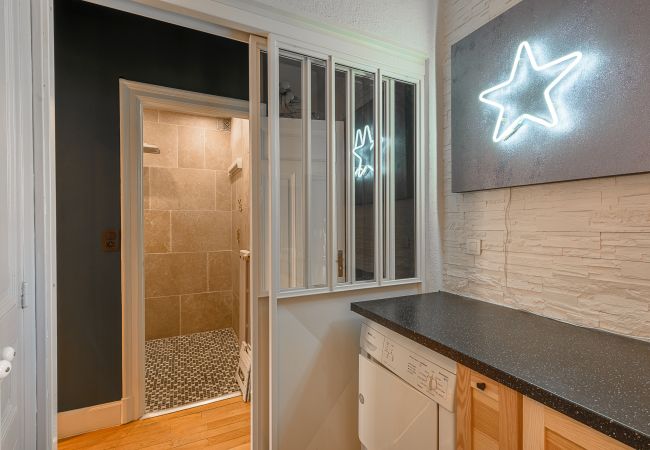 Hotel rooms for rent in the south of France Flat rental in Annecy city centre, accommodation to rent for 6 people, typical Annecy accommodation, French holiday