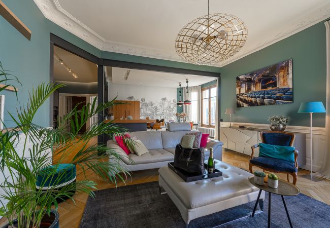 Seasonal rental annecy centre ville  Flat rental in Annecy city centre, accommodation to rent for 6 people, typical Annecy accommodation, French holiday