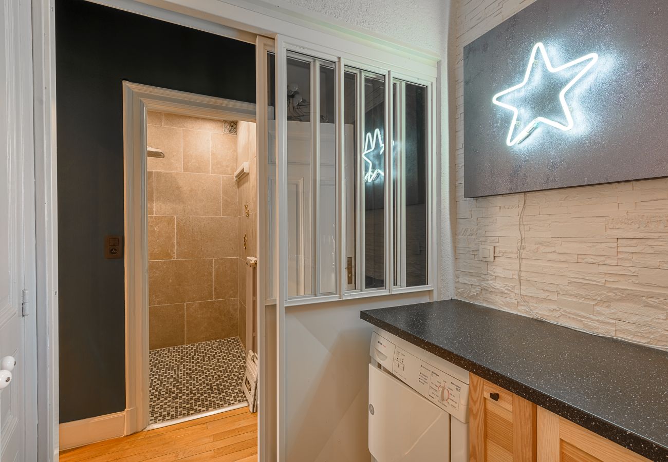 Hotel rooms for rent in the south of France Flat rental in Annecy city centre, accommodation to rent for 6 people, typical Annecy accommodation, French holiday