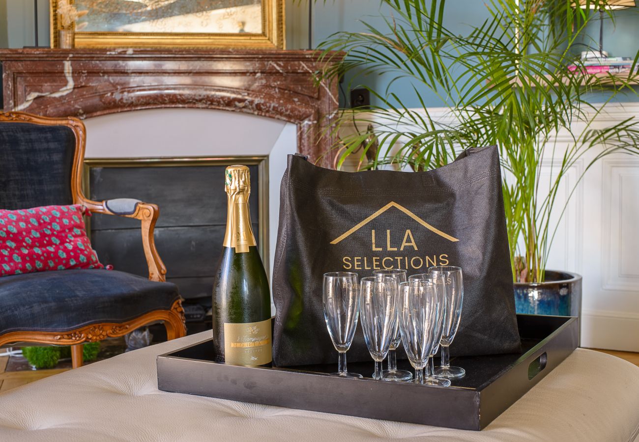 Annecy luxury concierge service  Flat rental in Annecy city centre, accommodation to rent for 6 people, typical Annecy accommodation, French holiday