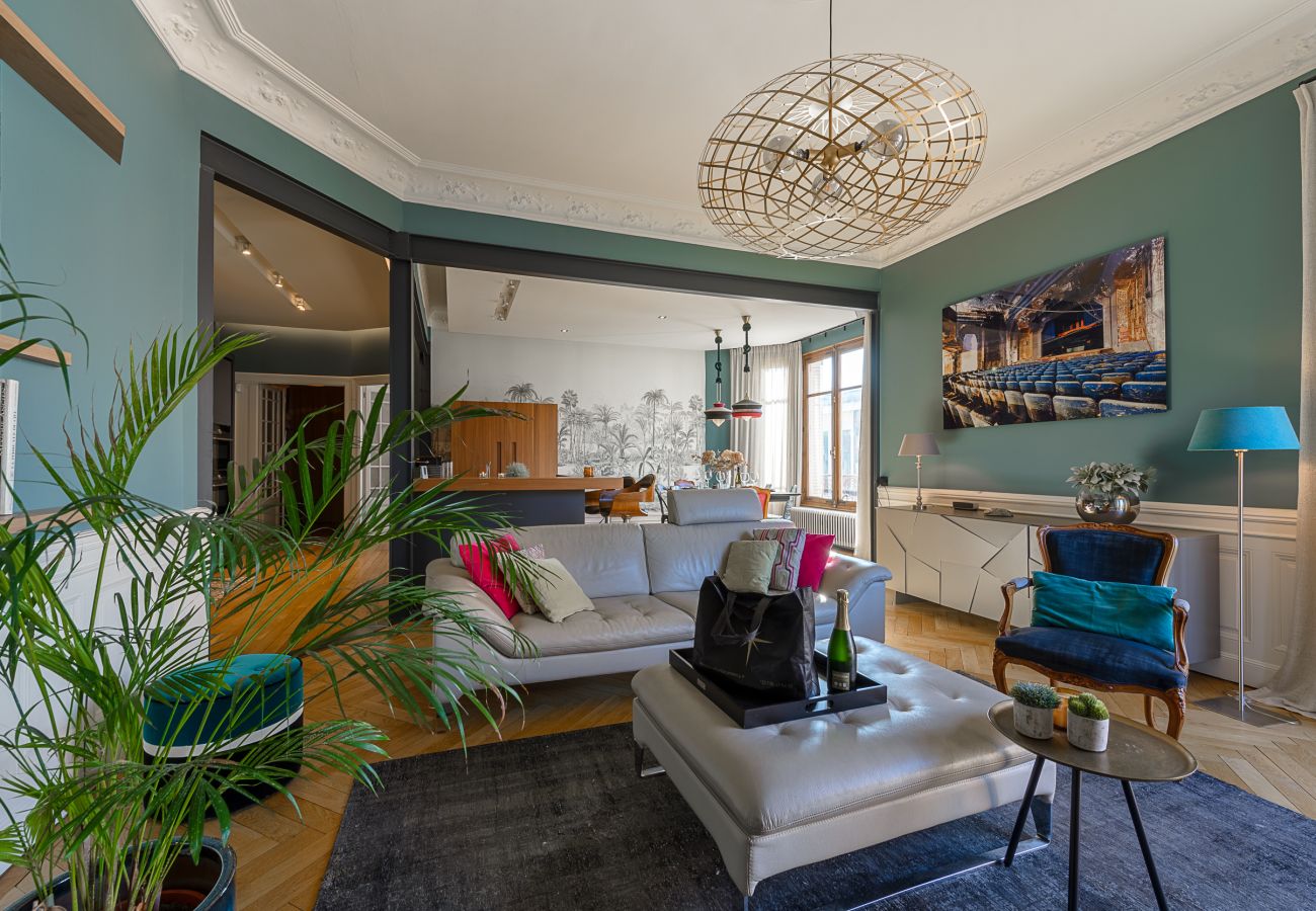 Seasonal rental annecy centre ville  Flat rental in Annecy city centre, accommodation to rent for 6 people, typical Annecy accommodation, French holiday