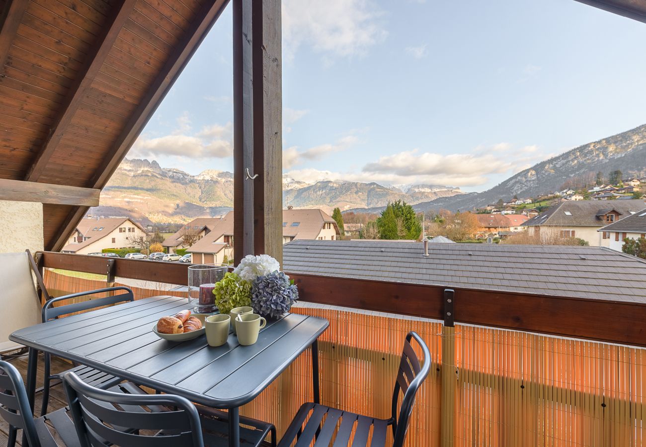 Cocooning on the shores of Lake Annecy Apartment rentals on Lake Annecy and in the French Alps
