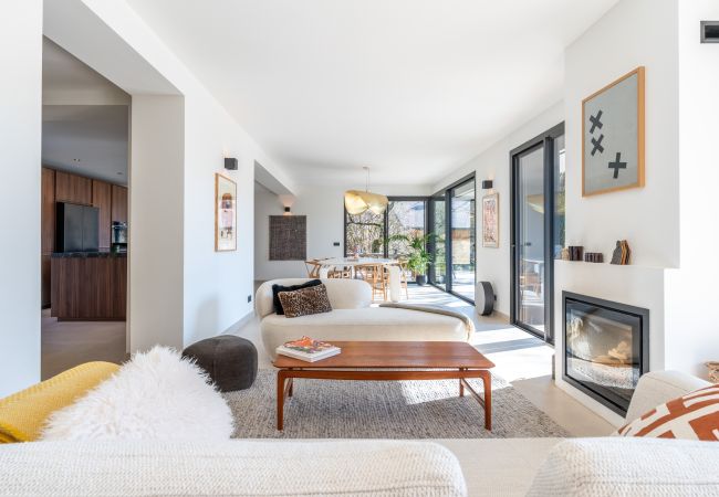 Bright living room, Villa's capacity for 10 People