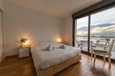 chambre, appartement, luxe, location saisonnière, annecy, vacances, vue lac, montagne, hôtel, plage privée, neige, soleil 