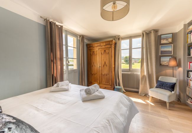 LLA Selections - Location saisonnière de maisons et chalets Premium  chambre double, cocooning, location saisonnière, vacances, saint-jorioz, lac, montagne, luxe, maison, hôtel, neige, soleil