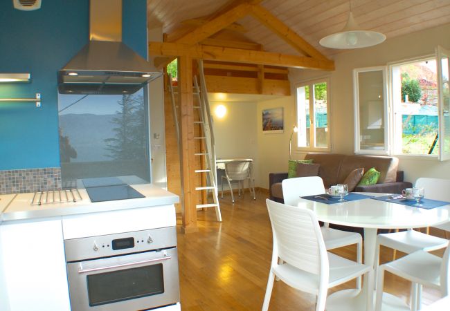 Cuisine - Location saisonnière  cuisine, appartement, luxe, location saisonnière, annecy, vacances, vue lac, montagne, chalet, hôtel, neige, soleil