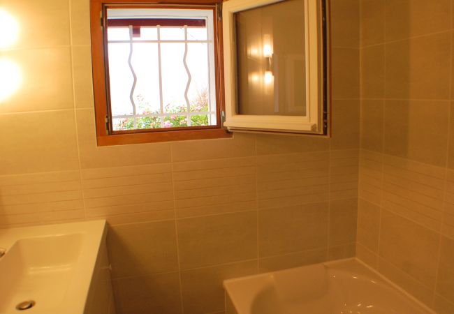 Salle de bain - Location saisonnière  salle de bain, appartement, luxe, location saisonnière, annecy, vacances, vue lac, montagne, chalet, hôtel, neige, soleil