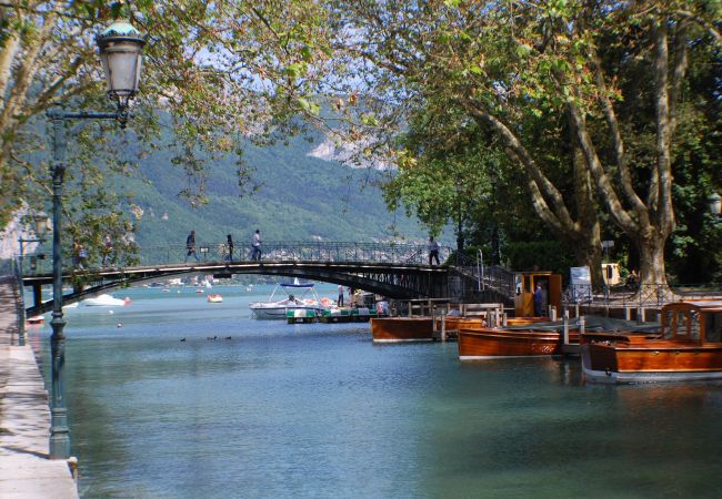 LLA Selections - Location saisonnière de maisons et chalets Premium  Lac d'Annecy, appartement, luxe, location saisonnière, annecy, vacances, vue lac, montagne, chalet, hôtel, neige, soleil