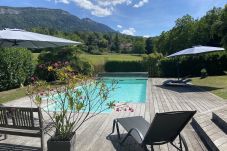 piscine, extérieur, terrasse, vacances en famille, annecy village, location maison lac annecy