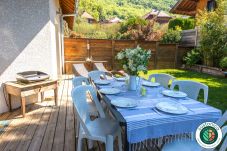 maison à louer à talloires, rez-de-jardin, location saisonnière, conciergerie haut de gamme, parapente, hôtel, annecy, été 