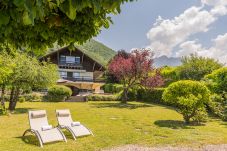 maison, luxe, location saisonnière, annecy, vacances, accès au lac, ponton privé, montagne, hôtel, neige, soleil, bateau 