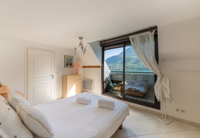 Appartement à Duingt - LES LIBELLULES - LOFT surplombant le lac Appartement à Duingt - LES LIBELLULES - LOFT surplombant le lac