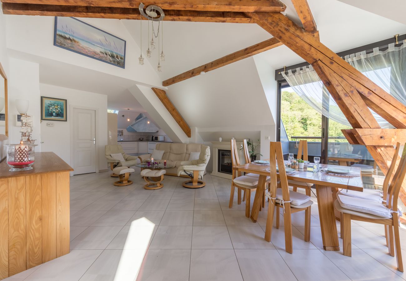 Salon - Location saisonnière  salon, appartement, luxe, location saisonnière, annecy, vacances, vue lac, montagne, hôtel, plage privée, neige, soleil