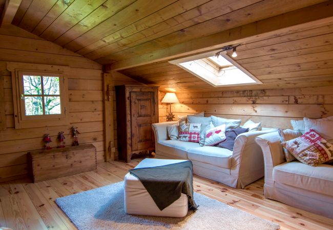 LLA Selections - Location saisonnière de maisons et chalets Premium salon, chalet, location saisonnière, annecy, vacances, lac, montagne, luxe, maison, hôtel, neige, soleil