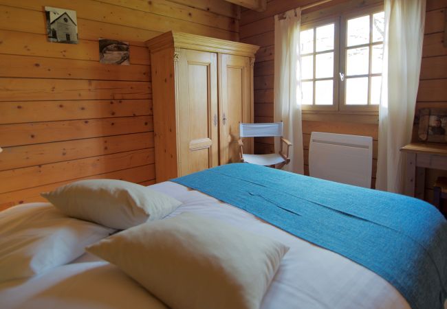 LLA Selections - Location saisonnière de maisons et chalets Premium chambre double, chalet, location saisonnière, annecy, vacances, lac, montagne, luxe, maison, hôtel, neige, soleil