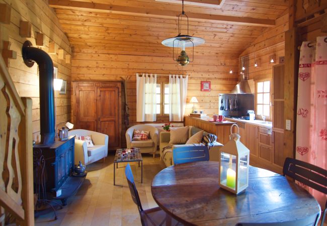 Pièce à vivre - Location saisonnière  pièce à vivre, chalet, location saisonnière, annecy, vacances, lac, montagne, luxe, maison, hôtel, neige, soleil