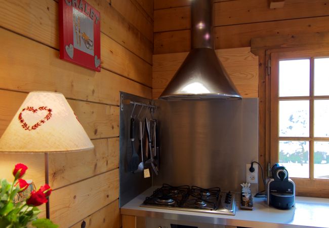 Cuisine équipée - Location saisonnière  cuisine équipée, chalet, location saisonnière, annecy, vacances, lac, montagne, luxe, maison, hôtel, neige, soleil