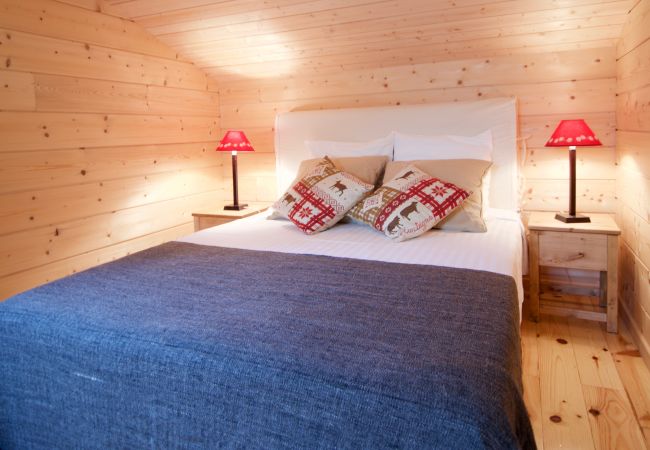 Chambre - Location saisonnière  chambre double, chalet, location saisonnière, annecy, vacances, lac, montagne, luxe, maison, hôtel, neige, soleil
