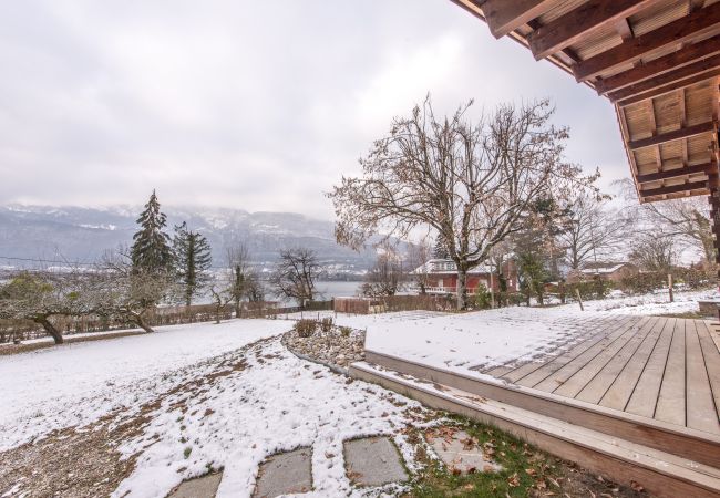 Jardin vue lac - Location saisonnière  jardin vue lac, chalet, location saisonnière, annecy, vacances, lac, montagne, luxe, maison, hôtel, neige, soleil