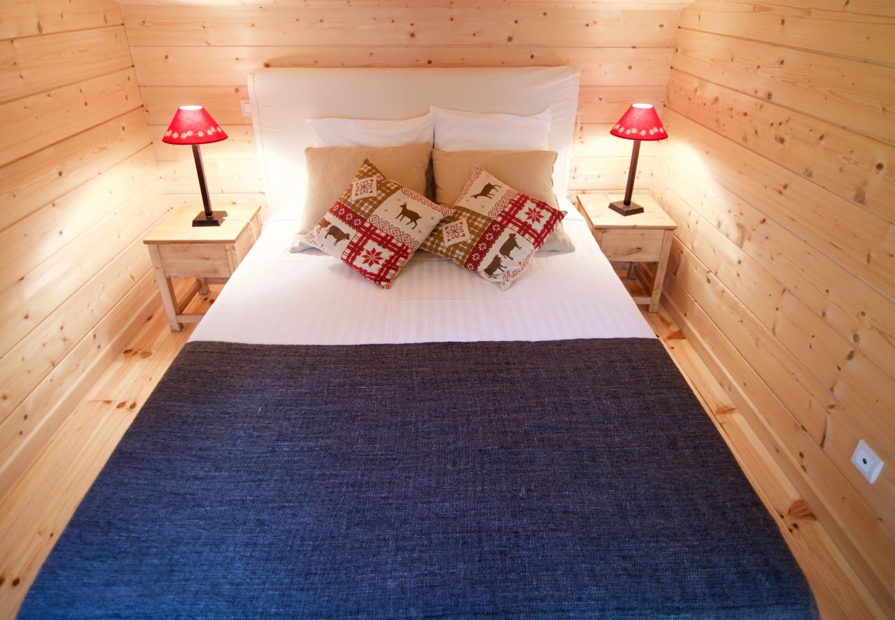 Chambre double - Location saisonnière  chambre double, chalet, location saisonnière, annecy, vacances, lac, montagne, luxe, maison, hôtel, neige, soleil