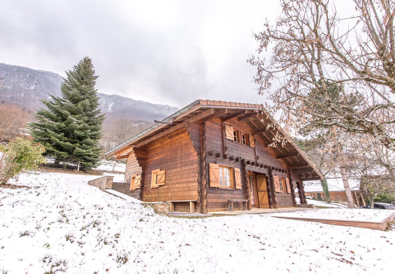 Façade chalet - Location saisonnière  façade, famille, chalet, location saisonnière, annecy, vacances, lac, montagne, luxe, maison, hôtel, neige, soleil