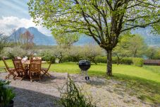 jardin, barbecue, chalet, location saisonnière, annecy, vacances, lac, montagne, luxe, maison, hôtel, neige, soleil 