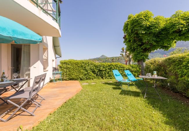 LLA Selections - Location saisonnière de maisons et chalets Premium terrasse, mobilier de jardin, balcon, transats, annecy, vacances, relaxation, location saisonnière