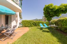 terrasse, mobilier de jardin, balcon, transats, annecy, vacances, relaxation, location saisonnière 