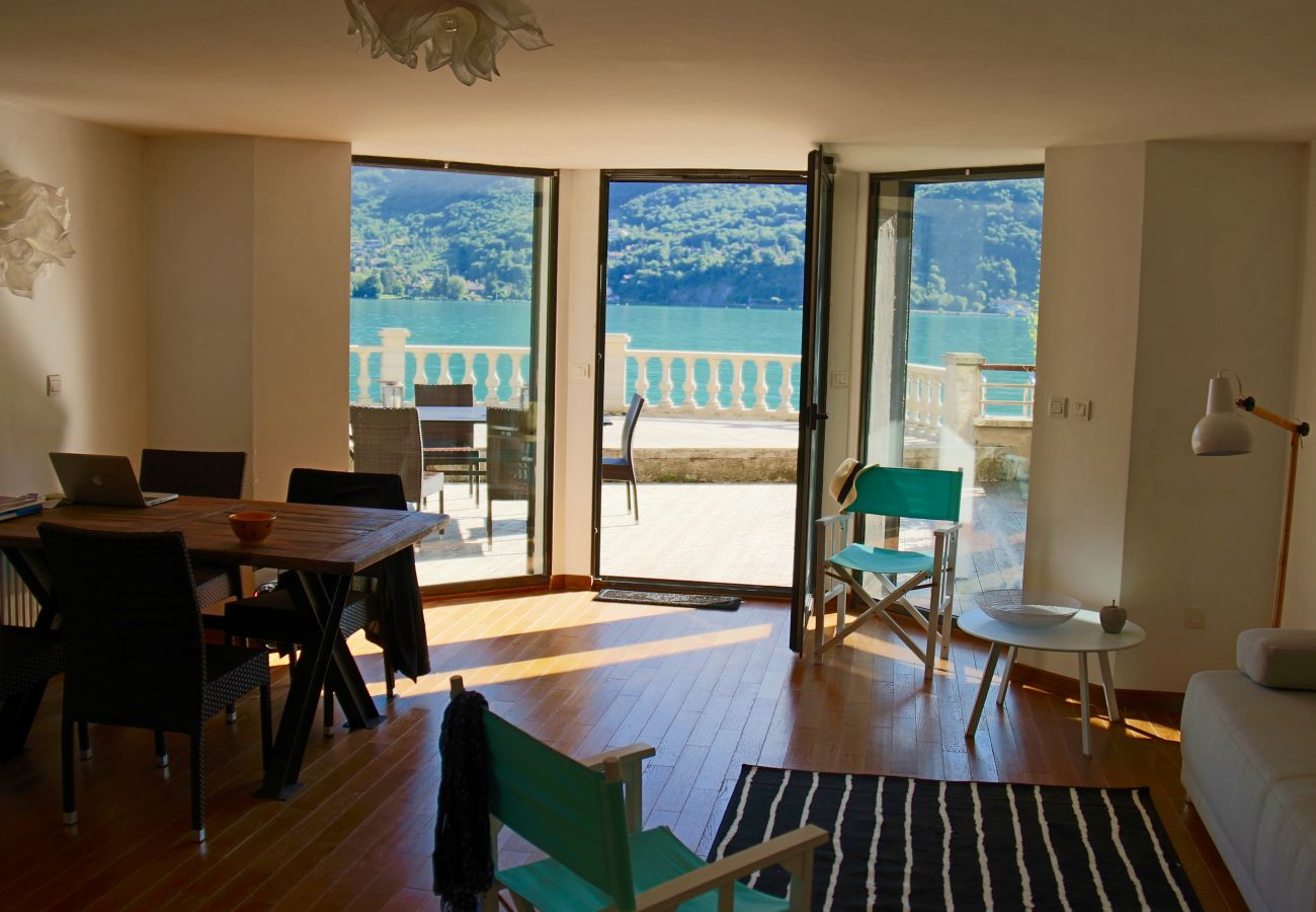 LLA Selections - Location saisonnière de maisons et chalets Premium  salon, appartement, luxe, location saisonnière, annecy, vacances, vue lac, montagne, hôtel, plage privée, neige, soleil