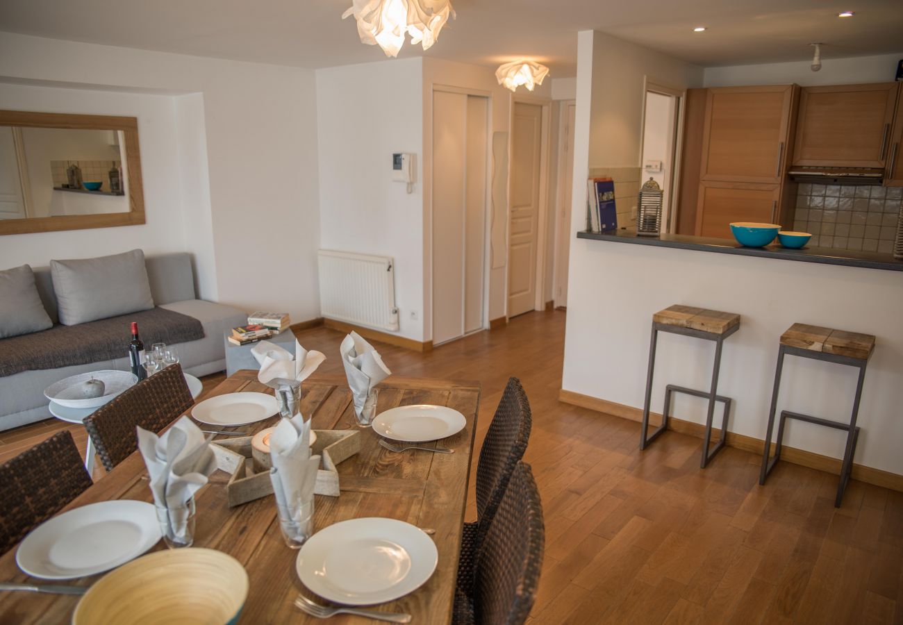 Pièce à vivre - Location saisonnière Annecy  salon, appartement, luxe, location saisonnière, annecy, vacances, vue lac, montagne, hôtel, plage privée, neige, soleil