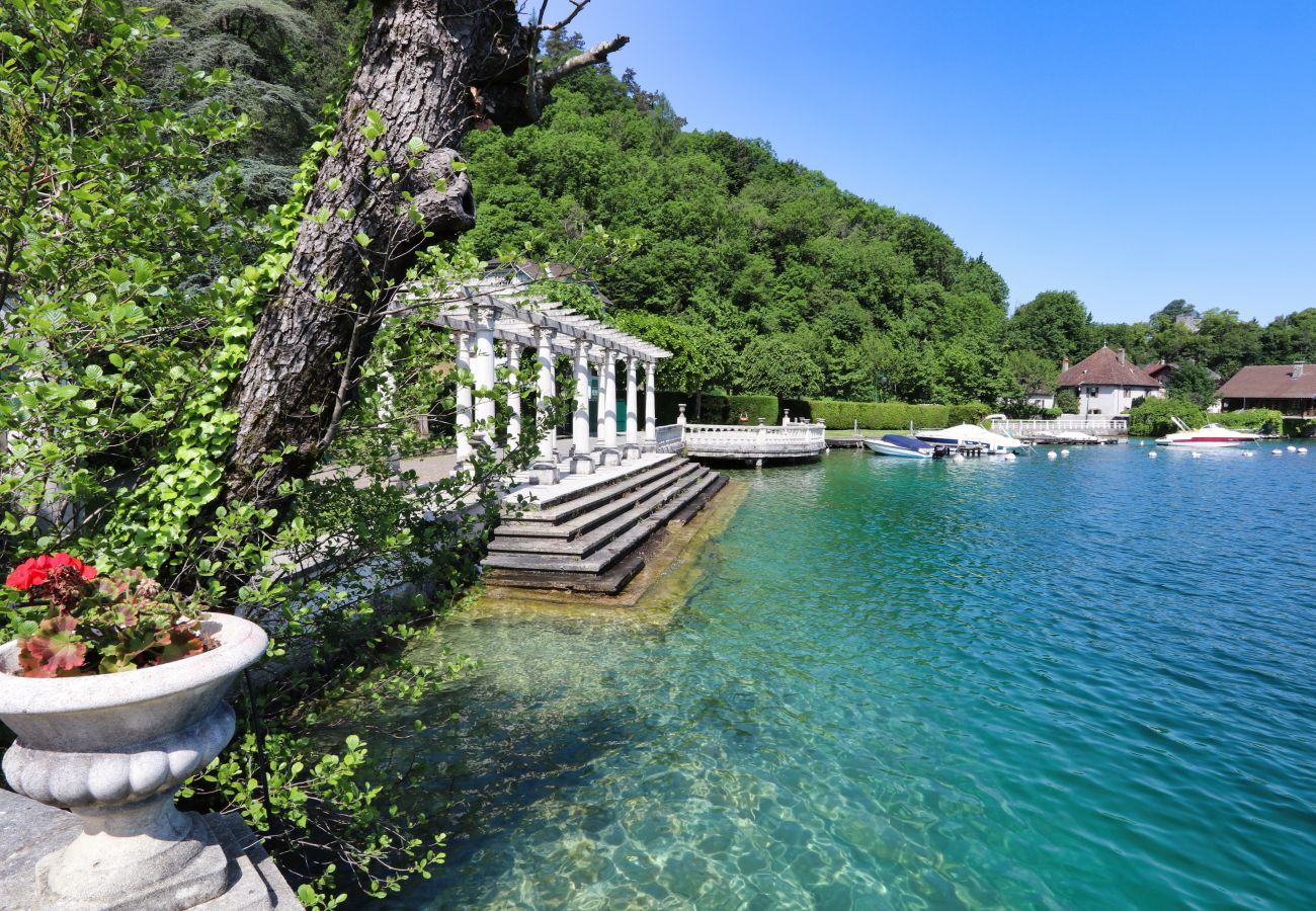 Appartement à louer vue lac annecy  appartement de standing, vue lac, location saisonnière Premium, annecy, conciergerie haut de gamme, vacances, airbnb luxe