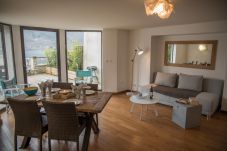 salon, appartement, luxe, location saisonnière, annecy, vacances, vue lac, montagne, hôtel, plage privée, neige, soleil 