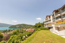 extérieur, cocooning, location saisonnière, vacances, annecy, vue lac et montagnes, luxe, appartement, hôtel, neige, soleil