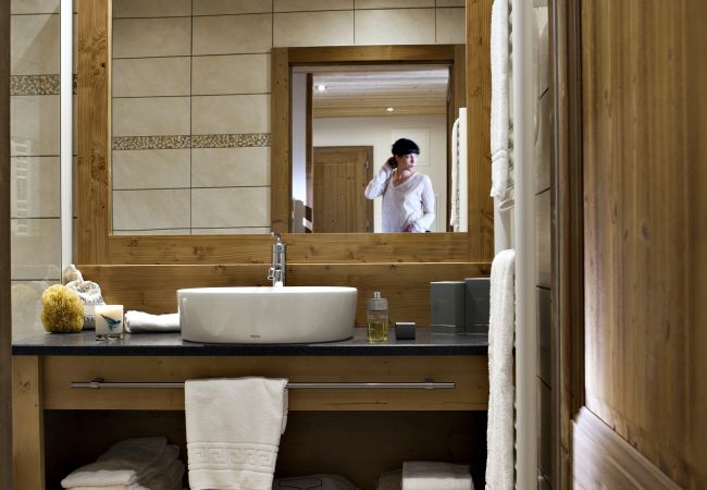 agence de location - la clusaz ski resort résidence, hôtel, haut de gamme, piscine, sauna, centre village, location, ski, cosy, luxe, location de prestige, montagnes