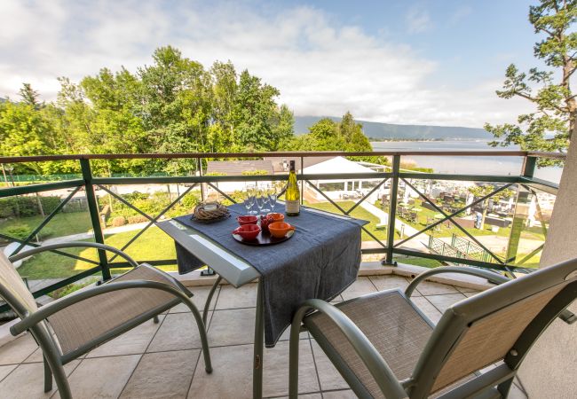Balcon vue lac - Location saisonnière balcon, baie des voiles, annecy, Duingt, location saisonnière, vacances, vue lac, accès lac, vue montagne, luxe