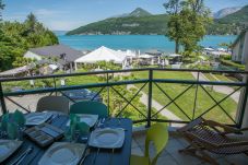 balcon, cocooning, location saisonnière, vacances, annecy, vue lac et montagnes, luxe, appartement, hôtel, neige, soleil