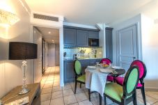 salle à manger, baie des voiles, location saisonnière, vacances, lac, montagne, luxe, appartement, hôtel, neige, soleil 